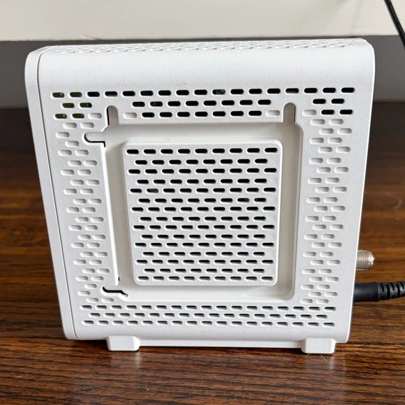 ARRIS SURFboard SB8200 White Modem